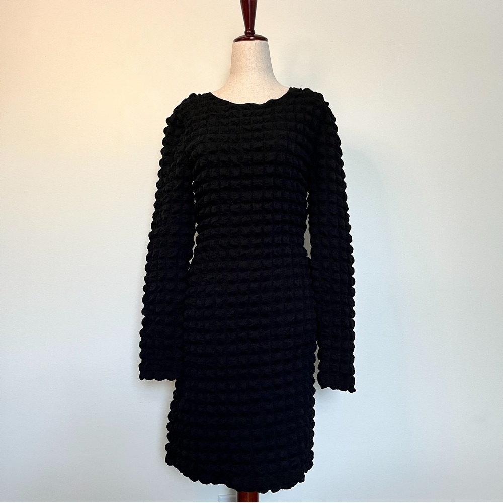 Versona Black long sleeve bubble knit midi dress size small